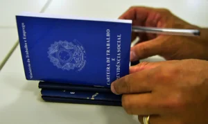 Brasil cria 58,5 mil empregos em julho, queda de 56,3% na comparação com mesmo mês de 2025, aponta Caged