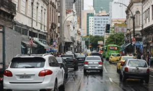 Adesivos eleitorais podem levar à perda da cobertura do seguro; FenSeg alerta sobre aumento de risco