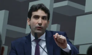 Galípolo critica pressão de empresas para usar FGC e defende regulação mais rígida