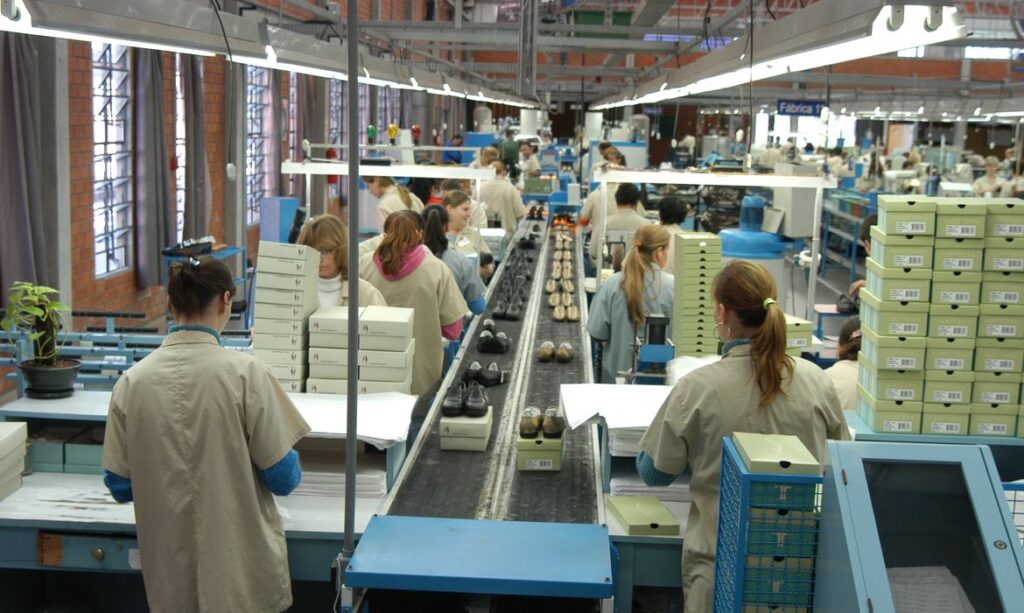Empresas com 100+ empregados têm até 31 de agosto para atualizar dados no Portal Emprega Brasil