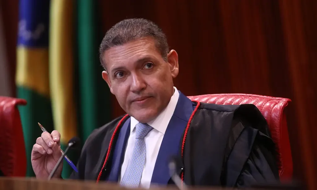 Presidente do TSE, Nunes Marques, defende urna eletrônica como "patrimônio da democracia brasileira" 1 Presidente do TSE, Nunes Marques, defende urna eletrônica como "patrimônio da democracia brasileira"