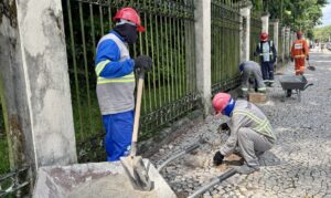 Bosque Rodrigues Alves recebe pintura e manutenção das calçadas em ação de zeladoria da Prefeitura de Belém