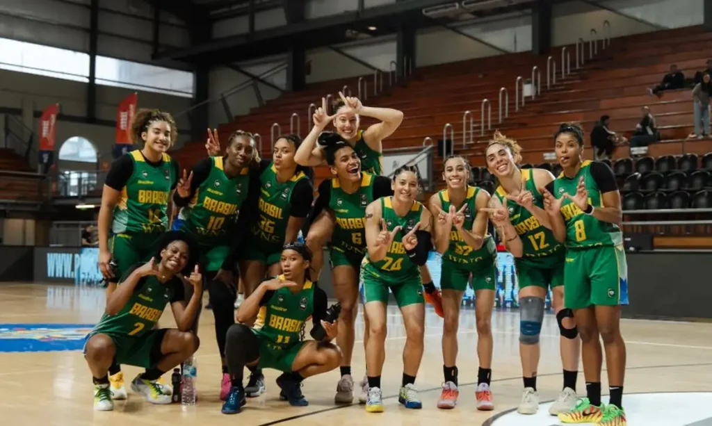 Brasil estreia com vitória sobre o Chile no Sul-Americano de basquete feminino e lidera Grupo B 1 Brasil estreia com vitória sobre o Chile no Sul-Americano de basquete feminino e lidera Grupo B