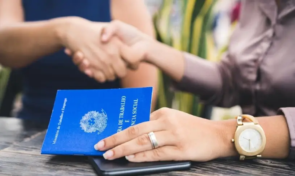 Carteira assinada: 4,8 milhões de pessoas conquistaram emprego formal entre 2023 e 2026, impulsionadas por micro e pequenas empresas 1 Carteira assinada: 4,8 milhões de pessoas conquistaram emprego formal entre 2023 e 2026, impulsionadas por micro e pequenas empresas