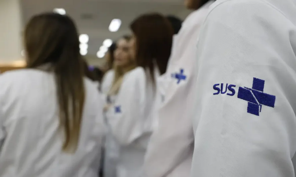 Ministério da Saúde prorroga atuação de 676 médicos especialistas no SUS até fevereiro de 2027 e prevê novo edital em dezembro 1 Ministério da Saúde prorroga atuação de 676 médicos especialistas no SUS até fevereiro de 2027 e prevê novo edital em dezembro