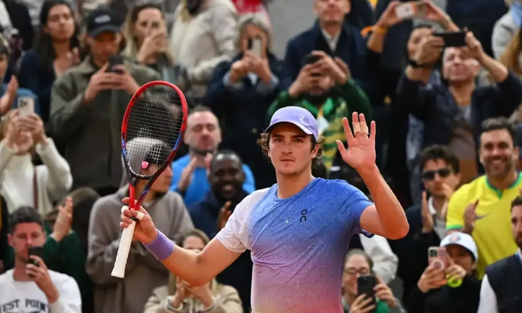 João Fonseca desiste do Masters de Cincinnati por incômodo no abdômen e foca em recuperação para o US Open 1 João Fonseca desiste do Masters de Cincinnati por incômodo no abdômen e foca em recuperação para o US Open