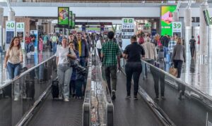 Setor de serviços fica estável em junho e acumula alta de 2% no primeiro semestre de 2026