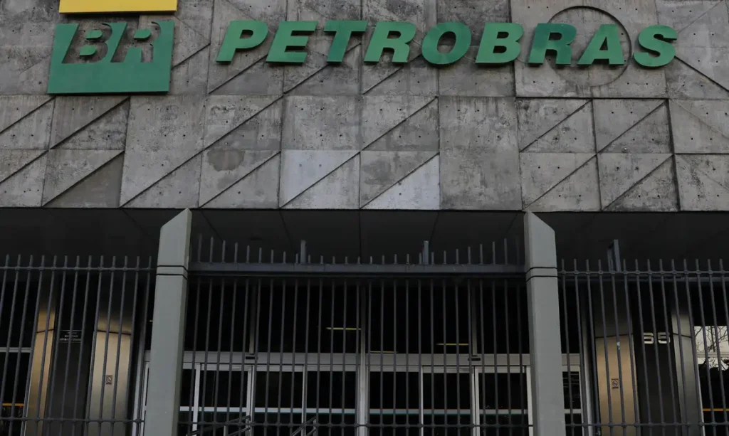 Petrobras descobre petróleo na Foz do Amazonas, a 175 km da costa do Amapá 1 Petrobras descobre petróleo na Foz do Amazonas, a 175 km da costa do Amapá