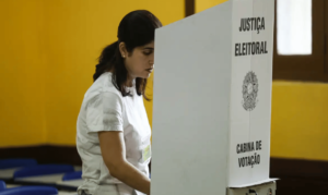 Mulheres representam 34,8% das candidaturas registradas para as eleições de 2026, com crescimento em relação a 2022
