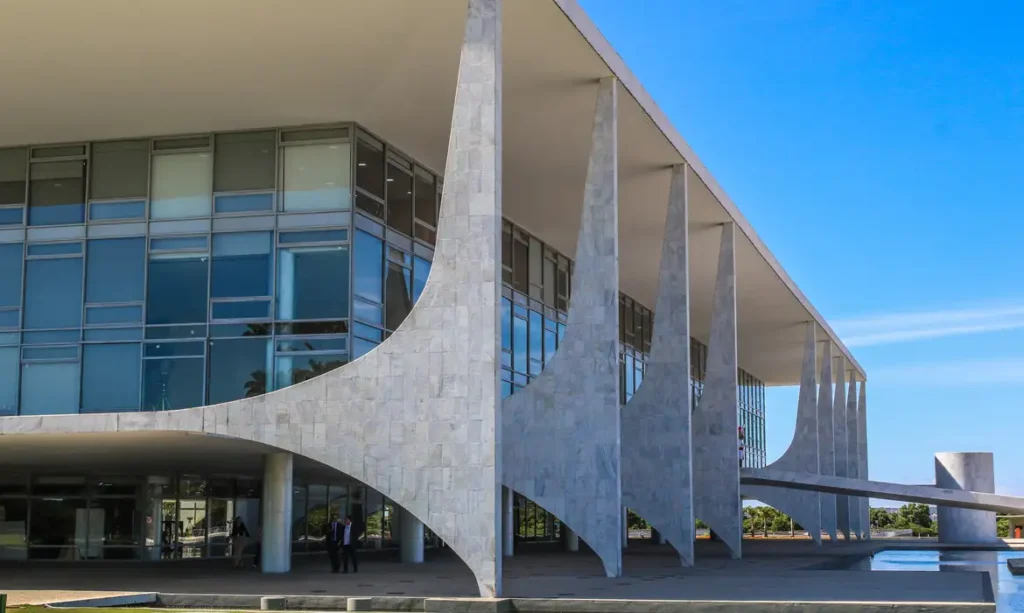 Brasil repudia revogação de visto de embaixadora nos EUA e fala em "escalada de medidas hostis"