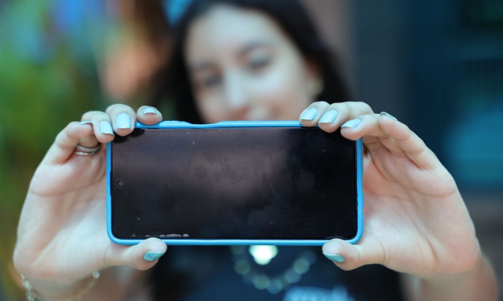 Pesquisa revela que jovens têm consciência dos excessos e pedem mudanças na internet 1 Pesquisa revela que jovens têm consciência dos excessos e pedem mudanças na internet