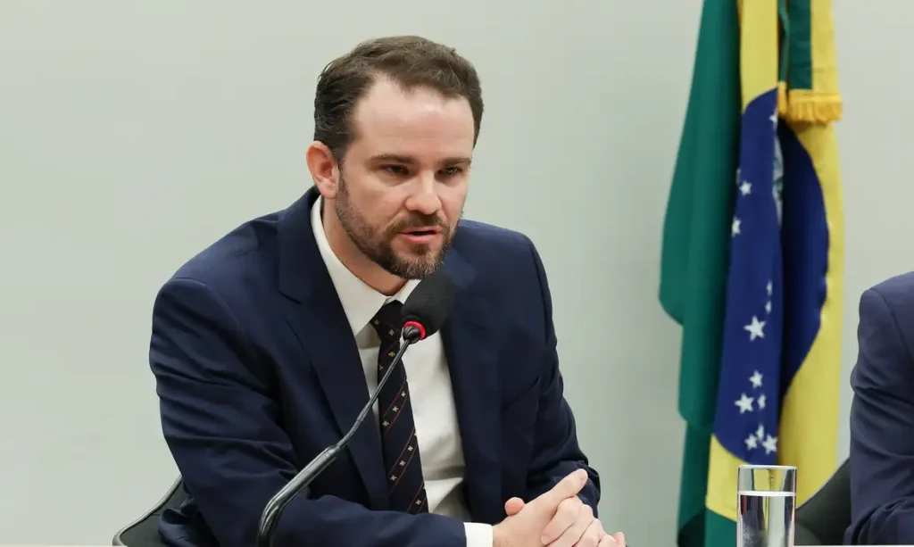 Financiador do filme Dark Horse recebeu dinheiro do crime organizado, diz ministro da Fazenda
