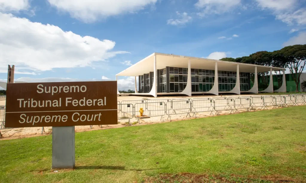 Ex-ministros do STF cobram apuração rigorosa durante crise na Corte