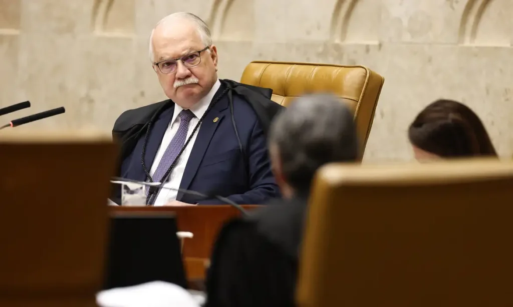 Ex-ministros e sociedade civil divulgam carta em apoio a Fachin 1 Ex-ministros e sociedade civil divulgam carta em apoio a Fachin