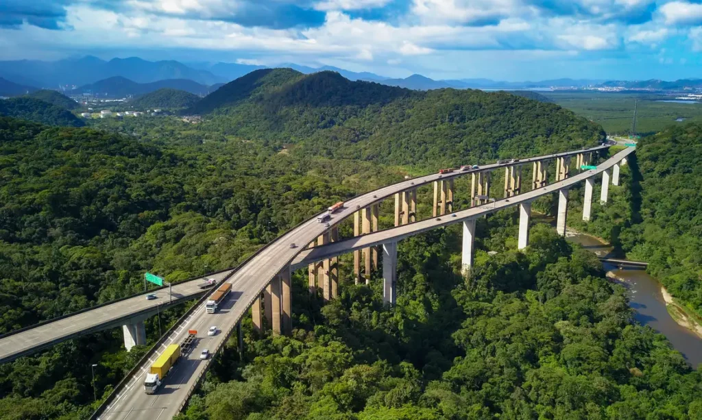 Brasil precisa mais que dobrar investimentos para reduzir déficit em infraestrutura
