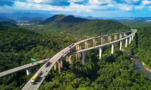 Brasil precisa mais que dobrar investimentos para reduzir déficit em infraestrutura