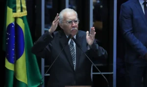 Ex-presidente José Sarney é internado com quadro de pneumonia