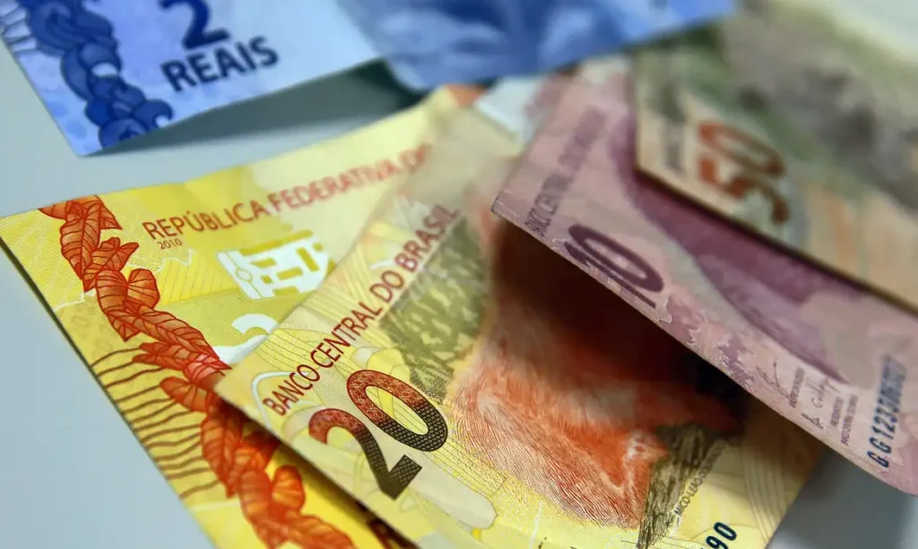 Juros para famílias sobem em agosto e inadimplência chega a 6% 1 Juros para famílias sobem em agosto e inadimplência chega a 6%
