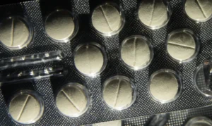 Anvisa aprova Aquipta, novo medicamento oral para prevenção de enxaqueca em adultos