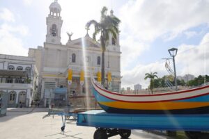Carros de promessas do Círio ficam expostos na varanda do Museu das Amazônias