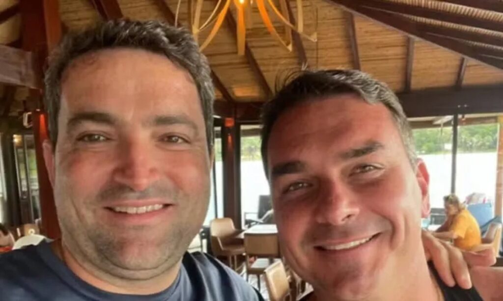 PF encontra sala secreta em hangar de Brasília e suspeita de armazenamento de dinheiro vivo por Willer Tomaz amigo de Flávio Bolsonaro 1 PF encontra sala secreta em hangar de Brasília e suspeita de armazenamento de dinheiro vivo por Willer Tomaz amigo de Flávio Bolsonaro