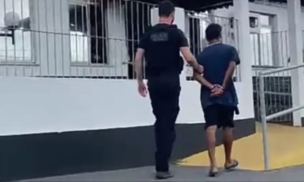 Homem é preso após tentar matar mulher com arma e facão em Tomé-Açu 1 Homem é preso após tentar matar mulher com arma e facão em Tomé-Açu