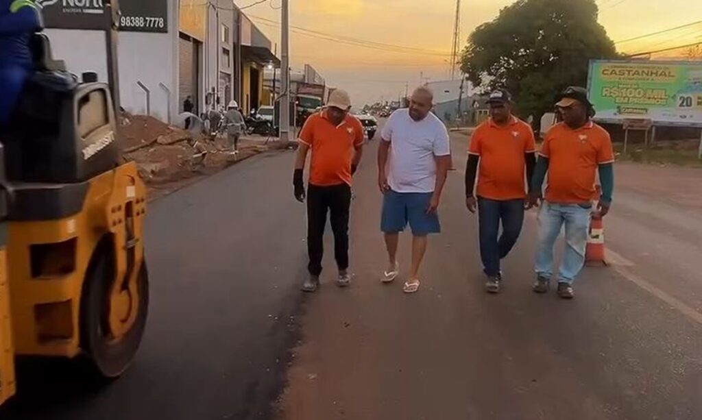 Prefeito Hélio Leite acompanha implantação de ciclofaixa na Pedro Porpino, em Castanhal 1 Prefeito Hélio Leite acompanha implantação de ciclofaixa na Pedro Porpino, em Castanhal