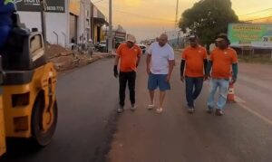 Prefeito Hélio Leite acompanha implantação de ciclofaixa na Pedro Porpino, em Castanhal